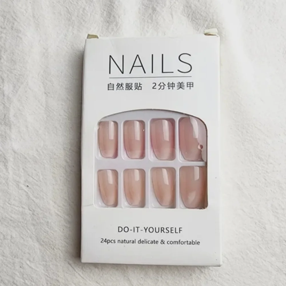 24 Pieces Fake Press On Nails
